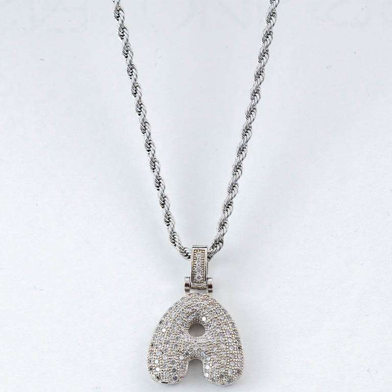 Collana con ciondolo a lettera